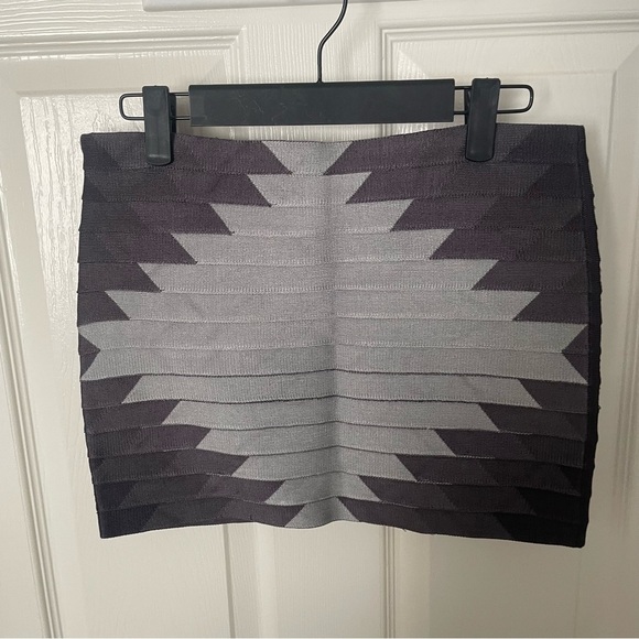 Haute Hippie Women’s Small Bandage Aztec Print Mini Skirt Charcoal Heather Gray - Picture 1 of 9